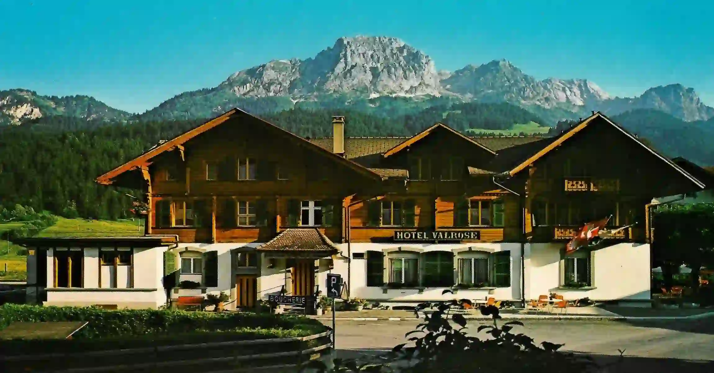 Valrose 2023 Hotel Exterieur Historique 2300x1202