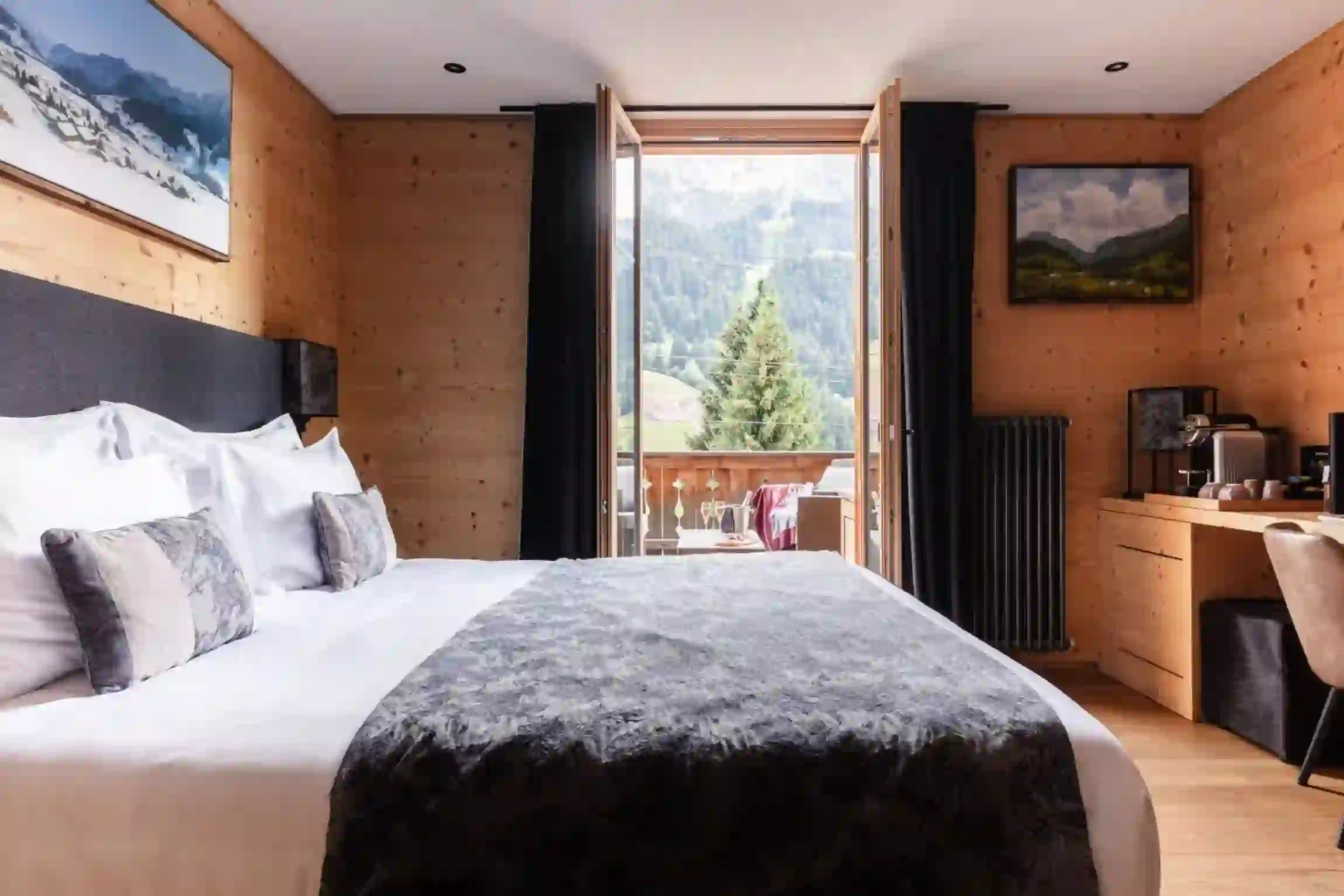 Gallery Hotel 1
