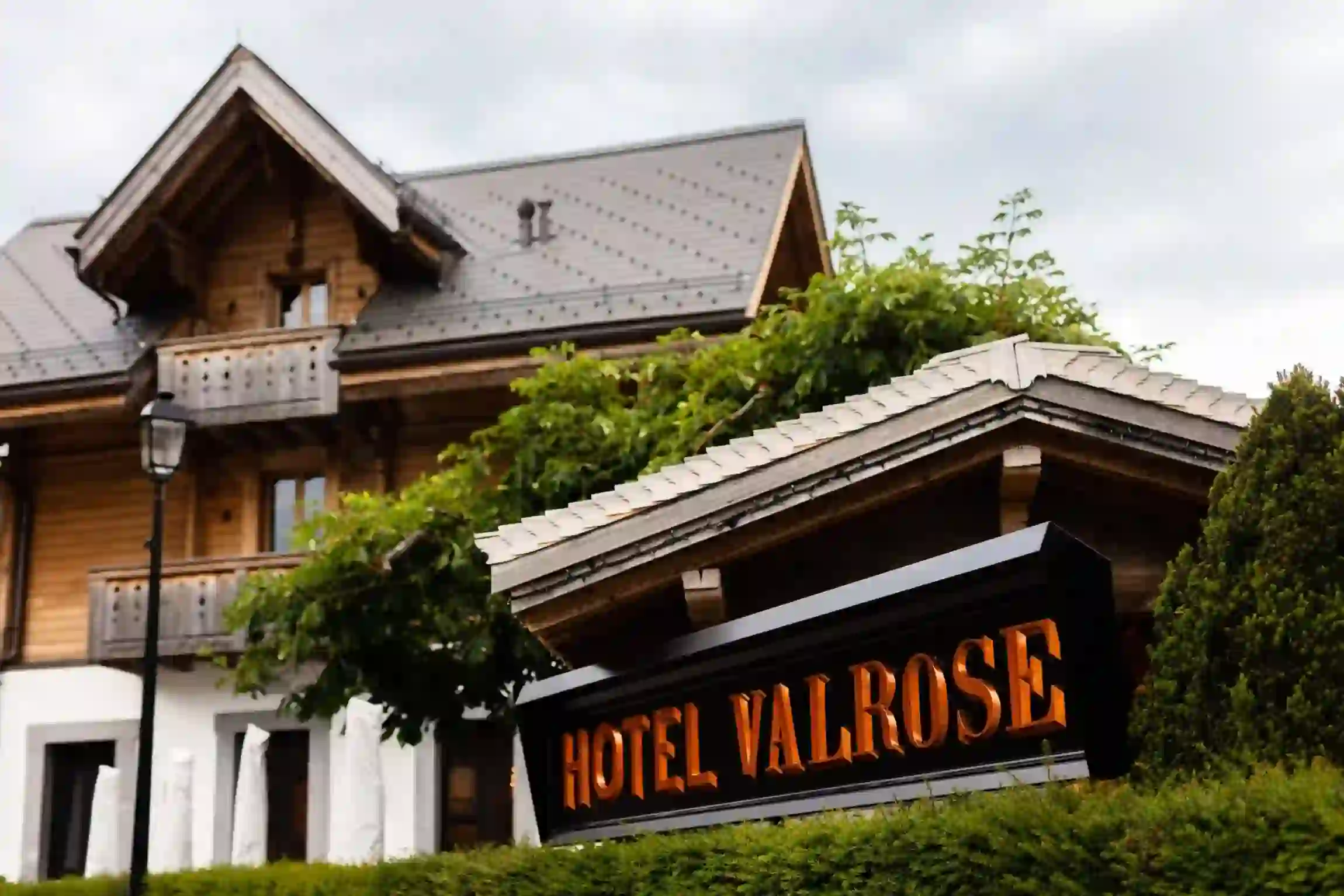 Valrose 2023 Hotel Exterieur Ete Paysage 2300x1534 19