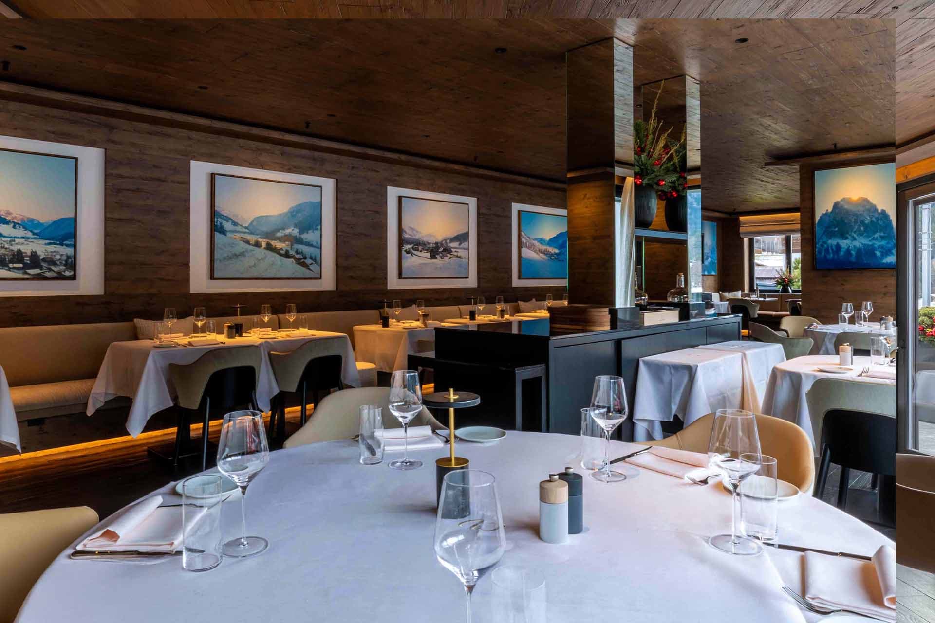 La sala del ristorante Valrose a Rougemont