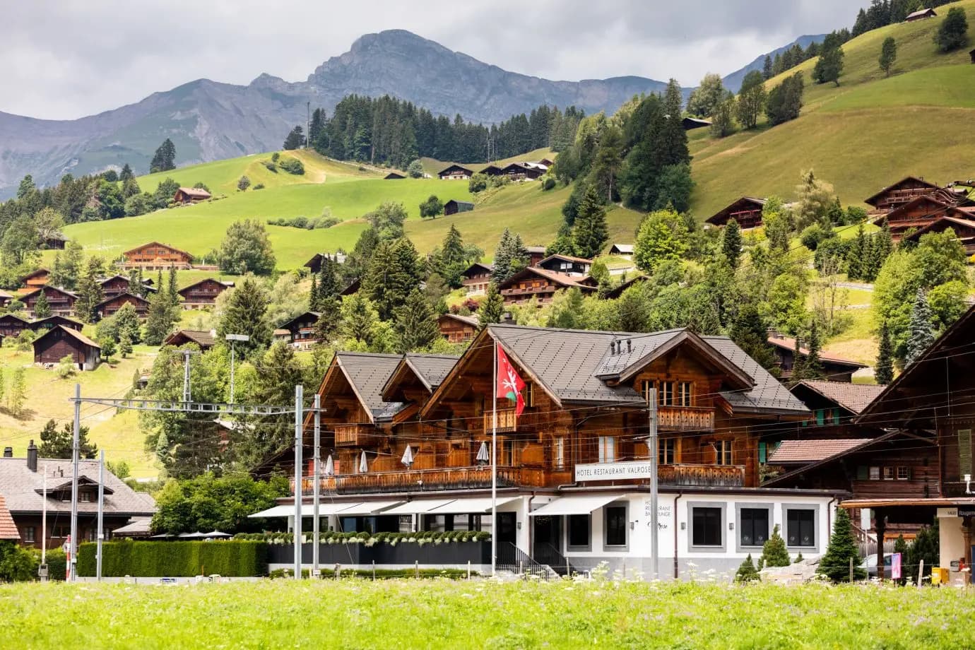 Das Dorf Rougemont und sein Bahnhof